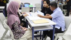 Gubernur Andra Soni Beri Contoh, Gerakan Antar Anak Ambil Rapot Perkuat Pendidikan Karakter