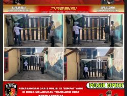 Gercep! Personil Polsek Cipatat Pasang Garis Polisi di Lokasi Dugaan Tempat Transaksi Obat Terlarang