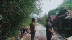 Kades Cimanggu Rohman Pantau Proyek Pisew