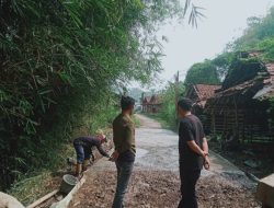 Kades Cimanggu Rohman Pantau Proyek Pisew